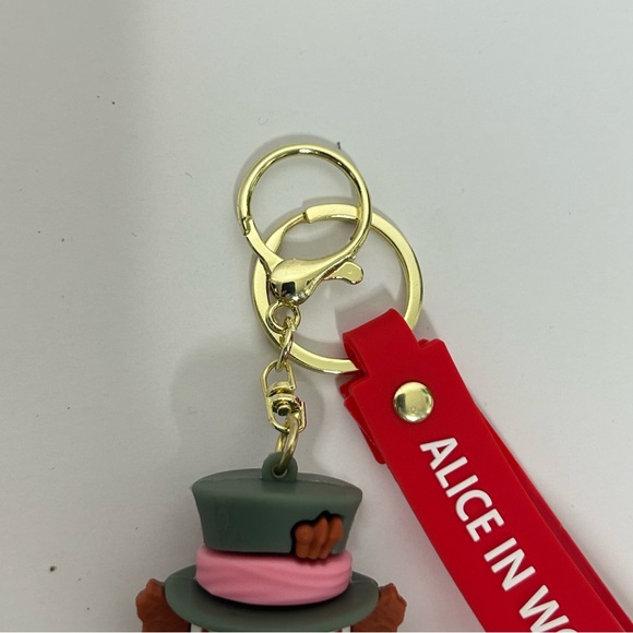 Alice In Wonderland Mad Hatter 3D Silicone Keychain NWT - Picture 11 of 14